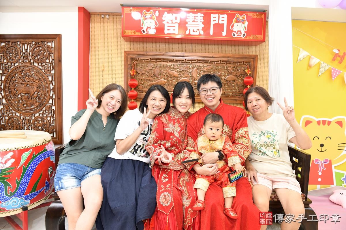 傳家手工印章台南店、抓周、度晬、中國風會場、抓周道具物品、抓周證書、滿周歲、熙熙寶寶、台南市、拍照、生日快樂 傳家手工印章台南店、抓周、度晬、中國風會場、抓周道具物品、抓周證書、滿周歲、熙熙寶寶、台南市、拍照、生日快樂