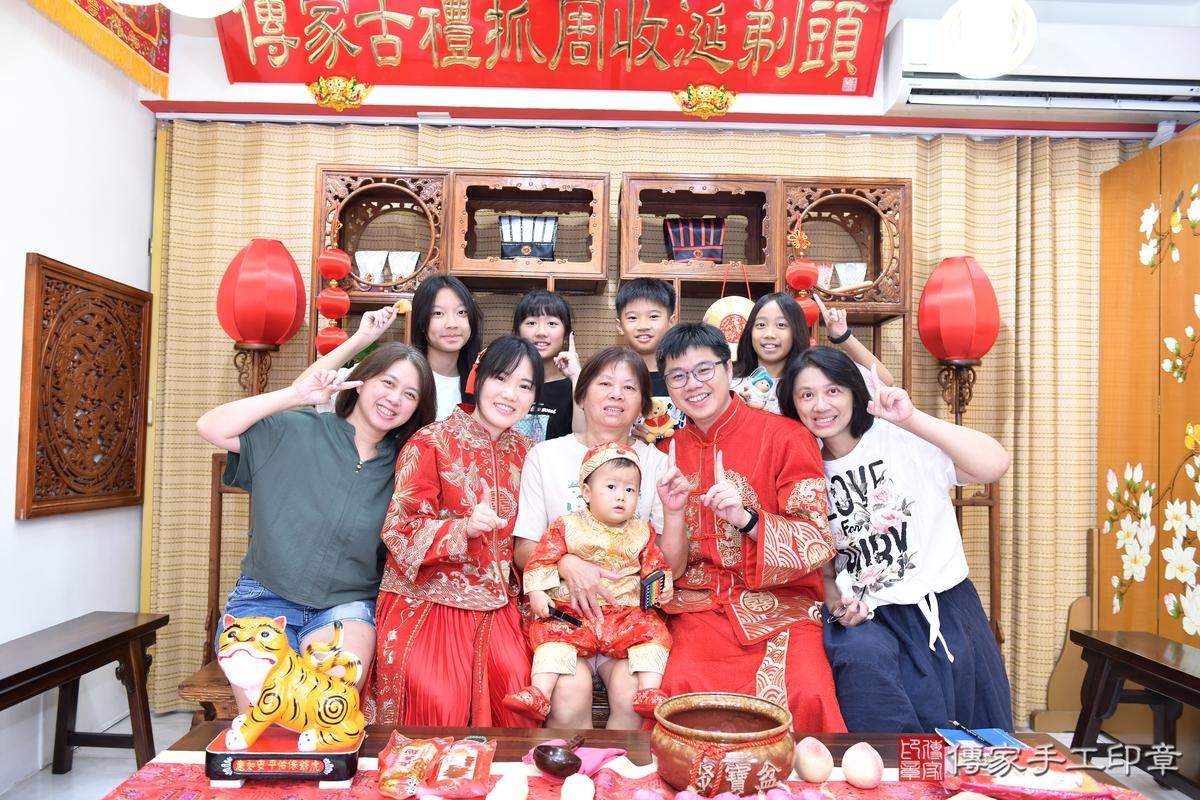 傳家手工印章台南店、抓周、度晬、中國風會場、抓周道具物品、抓周證書、滿周歲、熙熙寶寶、台南市、拍照、生日快樂 傳家手工印章台南店、抓周、度晬、中國風會場、抓周道具物品、抓周證書、滿周歲、熙熙寶寶、台南市、拍照、生日快樂
