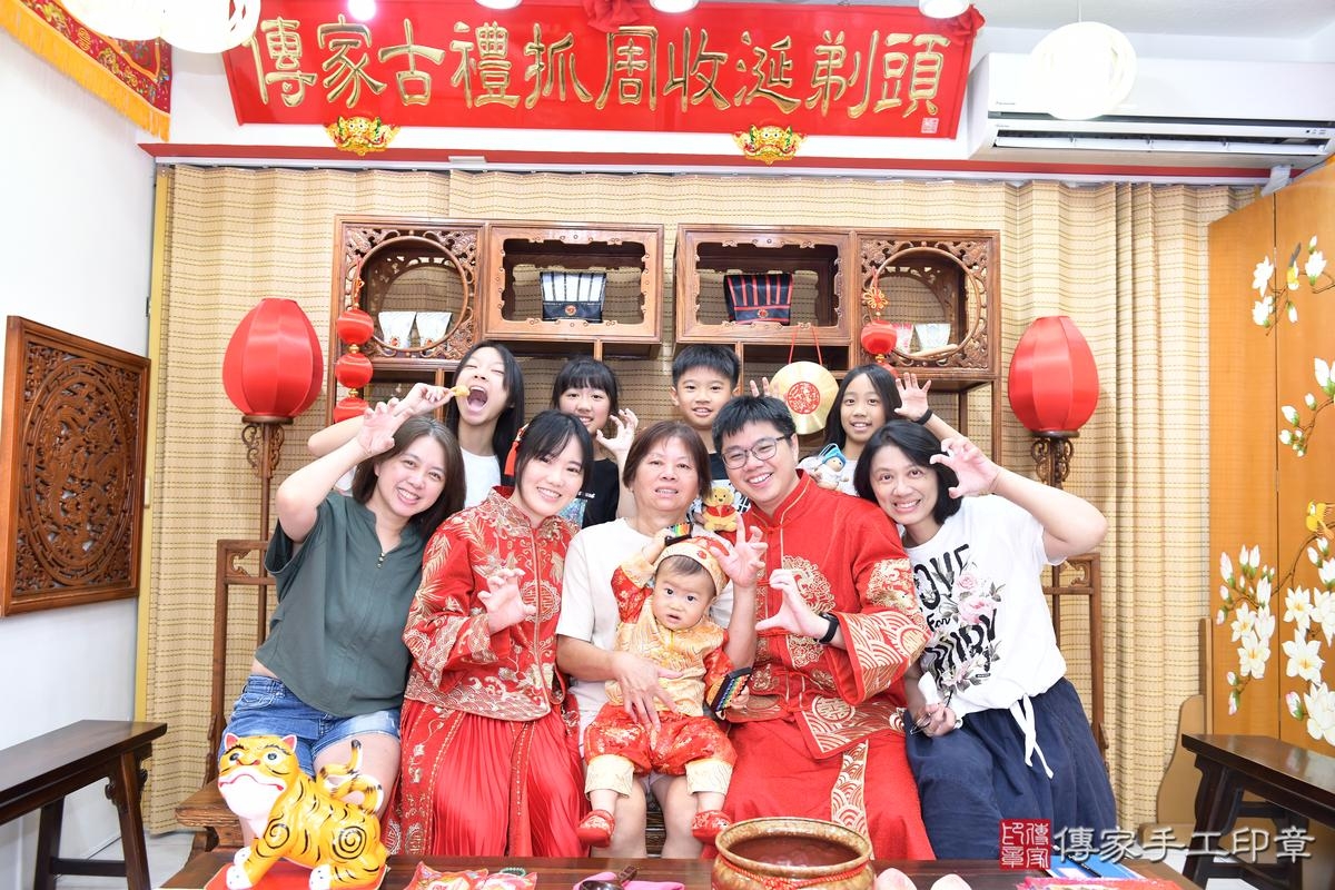 傳家手工印章台南店、抓周、度晬、中國風會場、抓周道具物品、抓周證書、滿周歲、熙熙寶寶、台南市、拍照、生日快樂 傳家手工印章台南店、抓周、度晬、中國風會場、抓周道具物品、抓周證書、滿周歲、熙熙寶寶、台南市、拍照、生日快樂
