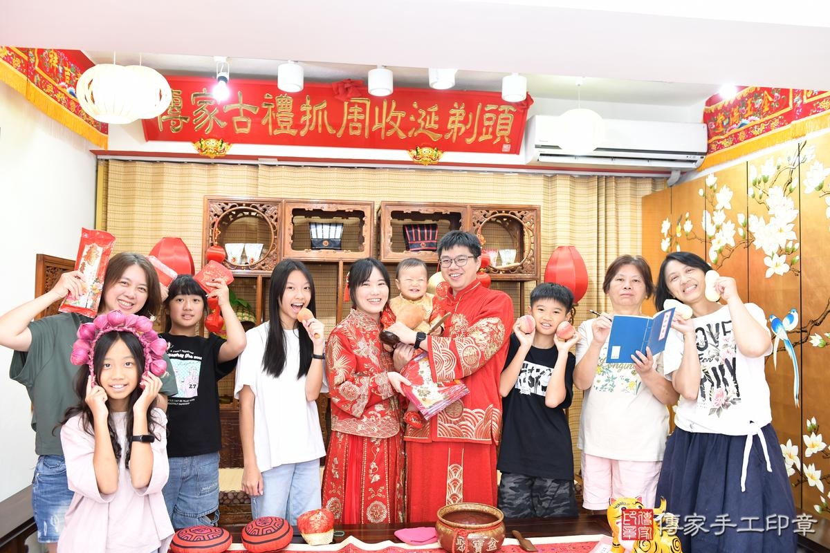 傳家手工印章台南店、抓周、度晬、中國風會場、抓周道具物品、抓周證書、滿周歲、熙熙寶寶、台南市、拍照、生日快樂 傳家手工印章台南店、抓周、度晬、中國風會場、抓周道具物品、抓周證書、滿周歲、熙熙寶寶、台南市、拍照、生日快樂