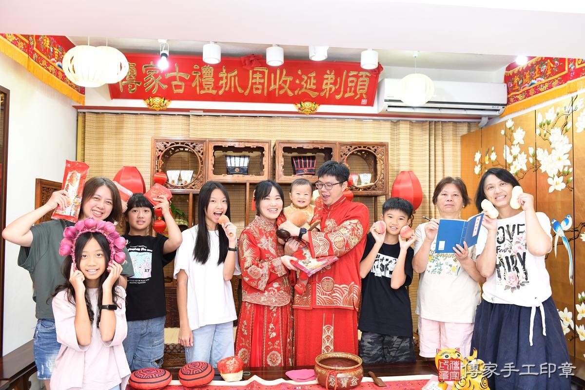 傳家手工印章台南店、抓周、度晬、中國風會場、抓周道具物品、抓周證書、滿周歲、熙熙寶寶、台南市、拍照、生日快樂 傳家手工印章台南店、抓周、度晬、中國風會場、抓周道具物品、抓周證書、滿周歲、熙熙寶寶、台南市、拍照、生日快樂