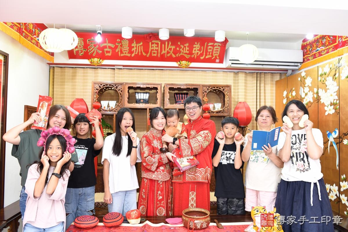 傳家手工印章台南店、抓周、度晬、中國風會場、抓周道具物品、抓周證書、滿周歲、熙熙寶寶、台南市、拍照、生日快樂 傳家手工印章台南店、抓周、度晬、中國風會場、抓周道具物品、抓周證書、滿周歲、熙熙寶寶、台南市、拍照、生日快樂