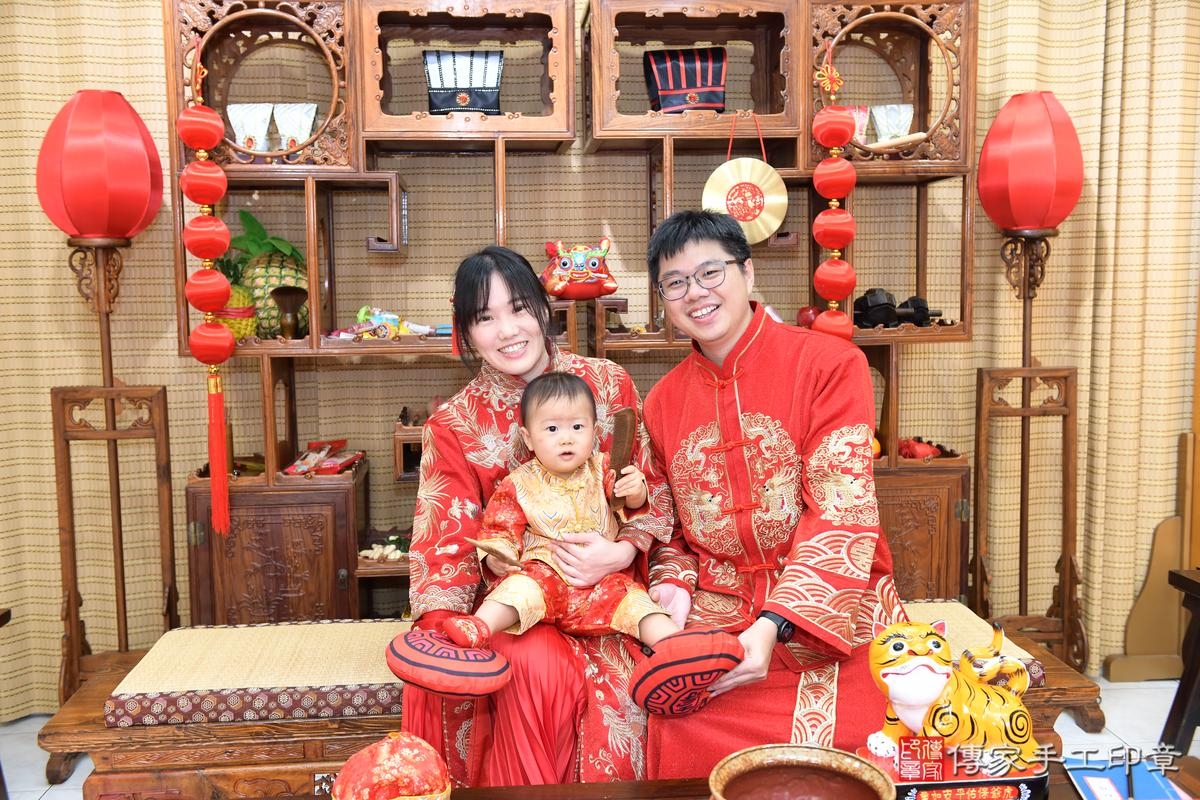 傳家手工印章台南店、抓周、度晬、中國風會場、抓周道具物品、抓周證書、滿周歲、熙熙寶寶、台南市、拍照、生日快樂 傳家手工印章台南店、抓周、度晬、中國風會場、抓周道具物品、抓周證書、滿周歲、熙熙寶寶、台南市、拍照、生日快樂