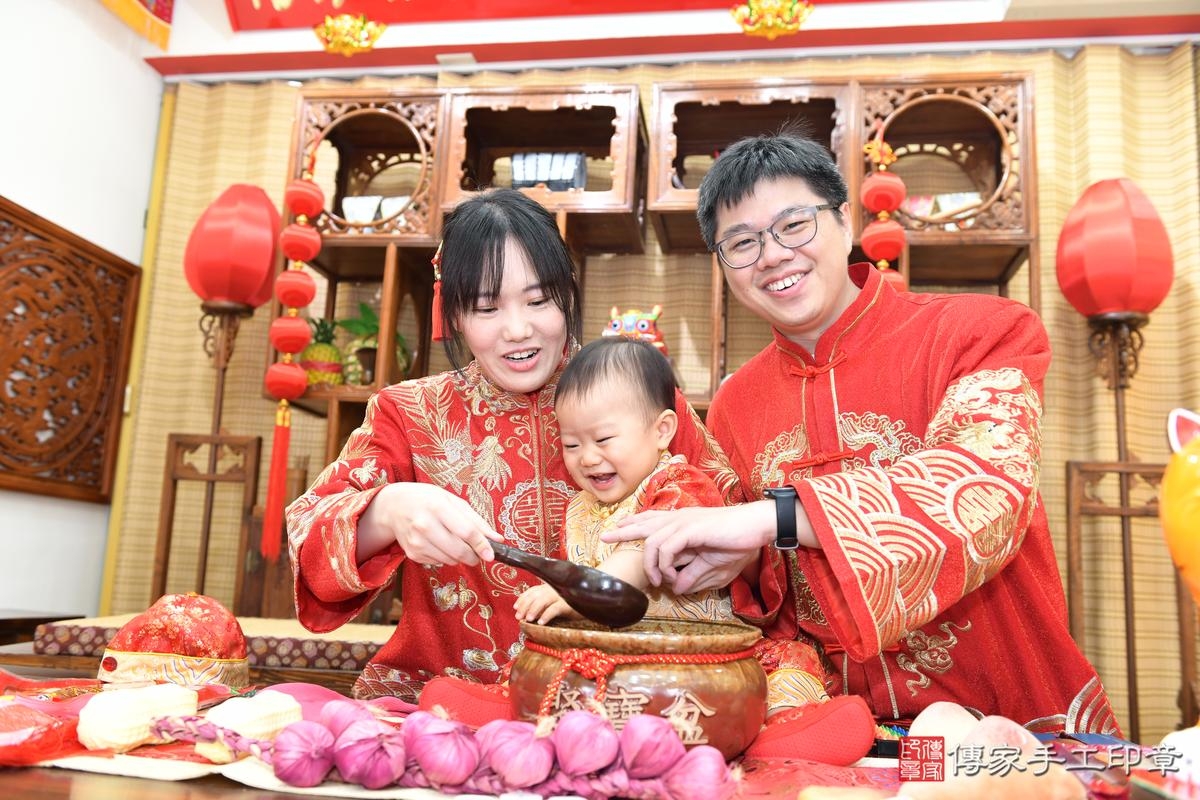 傳家手工印章台南店、抓周、度晬、中國風會場、抓周道具物品、抓周證書、滿周歲、熙熙寶寶、台南市、拍照、生日快樂 傳家手工印章台南店、抓周、度晬、中國風會場、抓周道具物品、抓周證書、滿周歲、熙熙寶寶、台南市、拍照、生日快樂