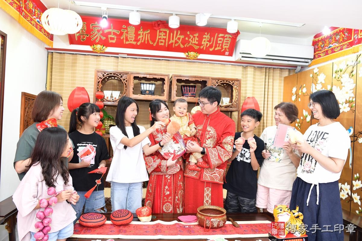 傳家手工印章台南店、抓周、度晬、中國風會場、抓周道具物品、抓周證書、滿周歲、熙熙寶寶、台南市、拍照、生日快樂 傳家手工印章台南店、抓周、度晬、中國風會場、抓周道具物品、抓周證書、滿周歲、熙熙寶寶、台南市、拍照、生日快樂