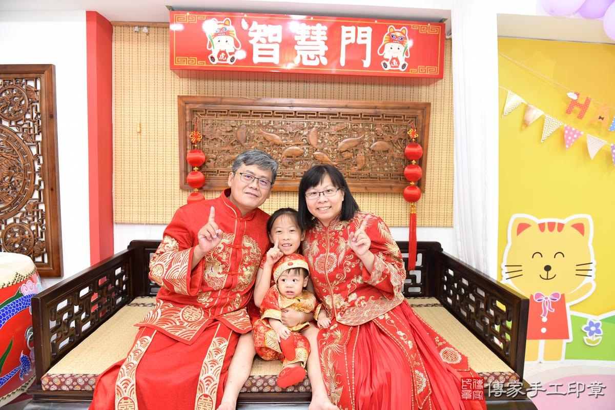 傳家手工印章台南店、美式抓周、抓周道具、未來職業、滿周歲、皓皓寶寶、台南市、拍照、生日快樂 傳家手工印章台南店、美式抓周、抓周道具、未來職業、滿周歲、皓皓寶寶、台南市、拍照、生日快樂