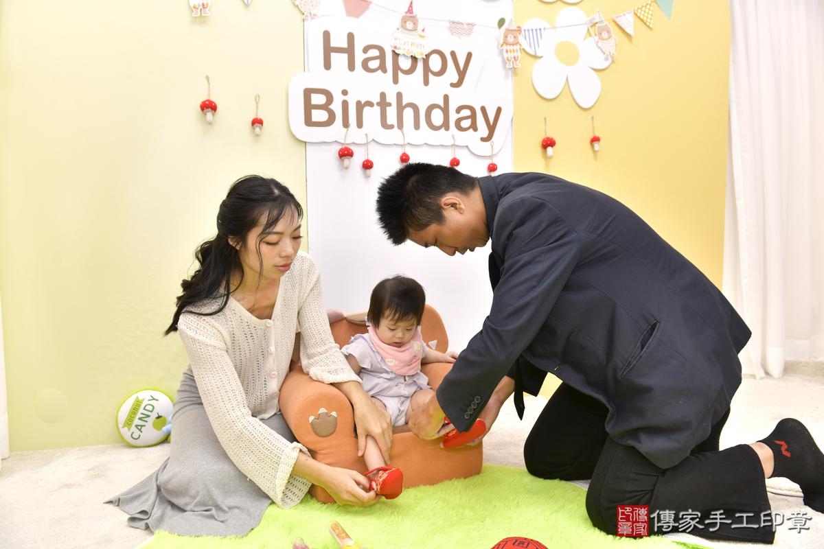 傳家手工印章新竹店、美式抓周、抓周道具、未來職業、滿周歲、恬恬寶寶、新竹市、拍照、生日快樂 傳家手工印章新竹店、美式抓周、抓周道具、未來職業、滿周歲、恬恬寶寶、新竹市、拍照、生日快樂