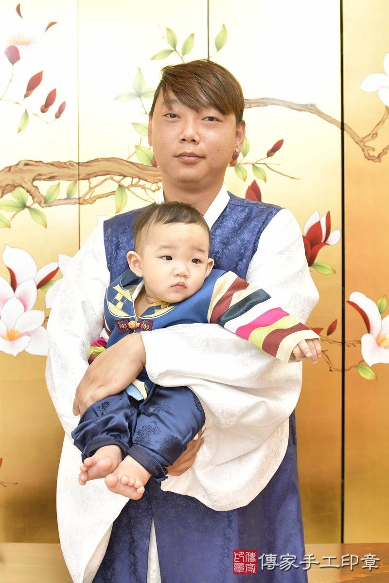 傳家手工印章新竹店、抓周、度晬、中國風會場、抓周道具物品、抓周證書、滿周歲、小宇寶寶、新竹市、拍照、生日快樂 傳家手工印章新竹店、抓周、度晬、中國風會場、抓周道具物品、抓周證書、滿周歲、小宇寶寶、新竹市、拍照、生日快樂