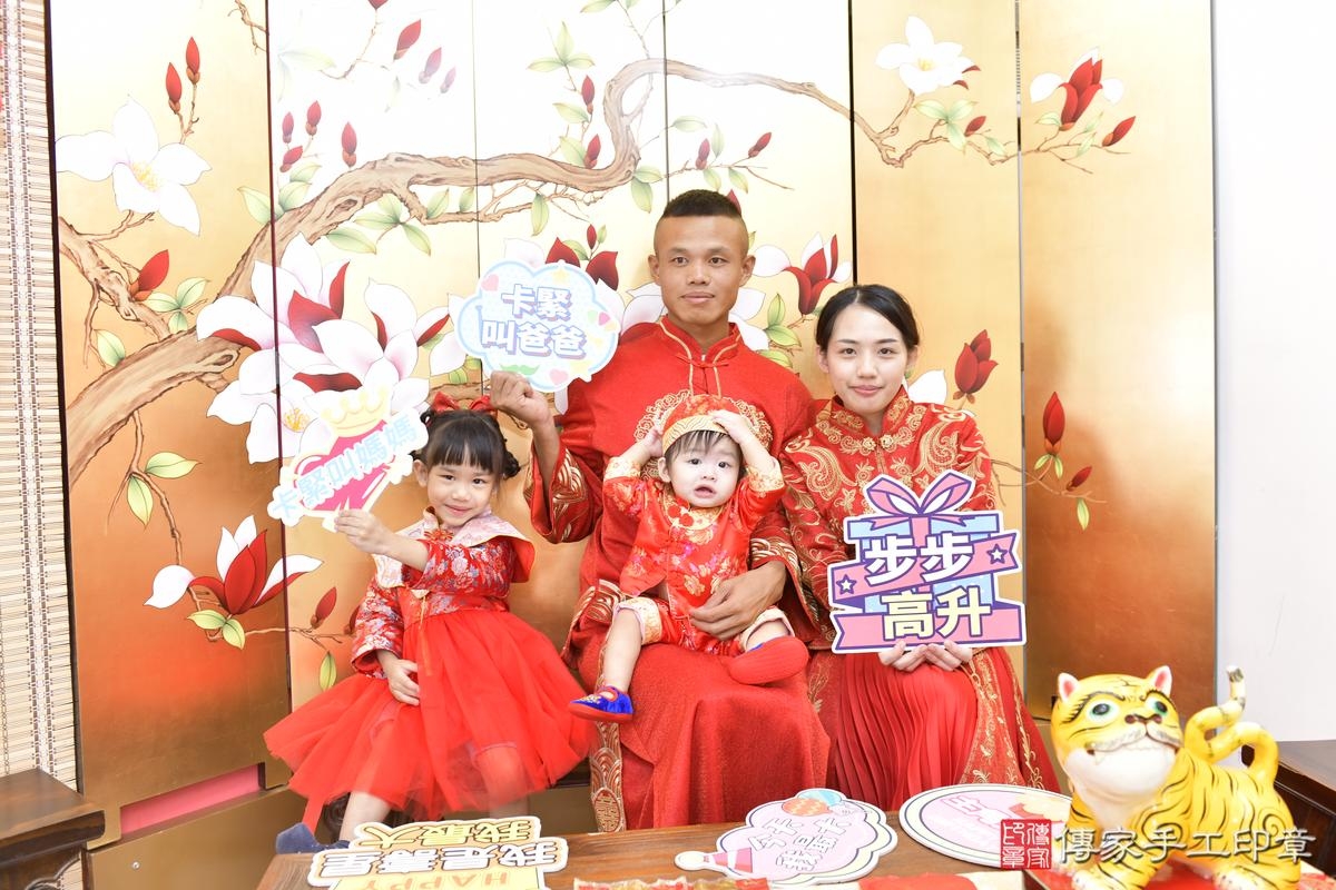 傳家手工印章新竹店、抓周、度晬、中國風會場、抓周道具物品、抓周證書、滿周歲、槿槿寶寶、新竹市、拍照、生日快樂 傳家手工印章新竹店、抓周、度晬、中國風會場、抓周道具物品、抓周證書、滿周歲、槿槿寶寶、新竹市、拍照、生日快樂