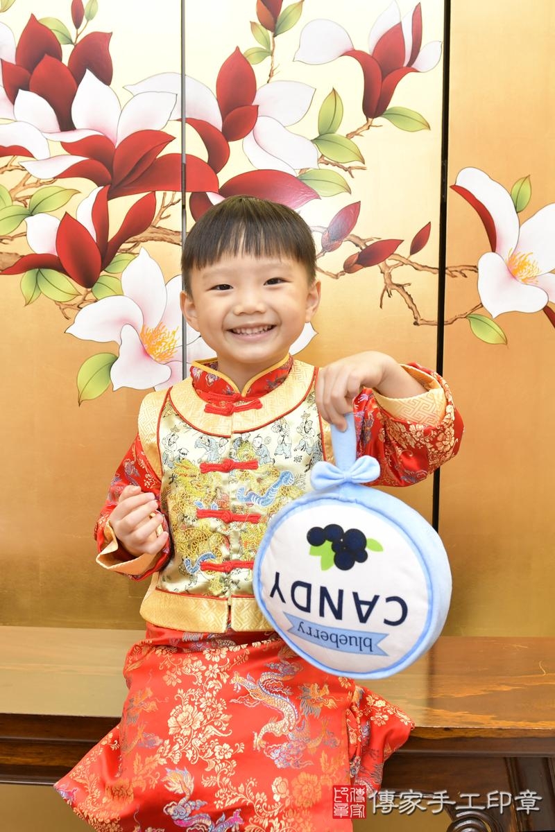 傳家手工印章新竹店、抓周、度晬、中國風會場、抓周道具物品、抓周證書、滿周歲、騰騰寶寶、新竹市、拍照、生日快樂 傳家手工印章新竹店、抓周、度晬、中國風會場、抓周道具物品、抓周證書、滿周歲、騰騰寶寶、新竹市、拍照、生日快樂