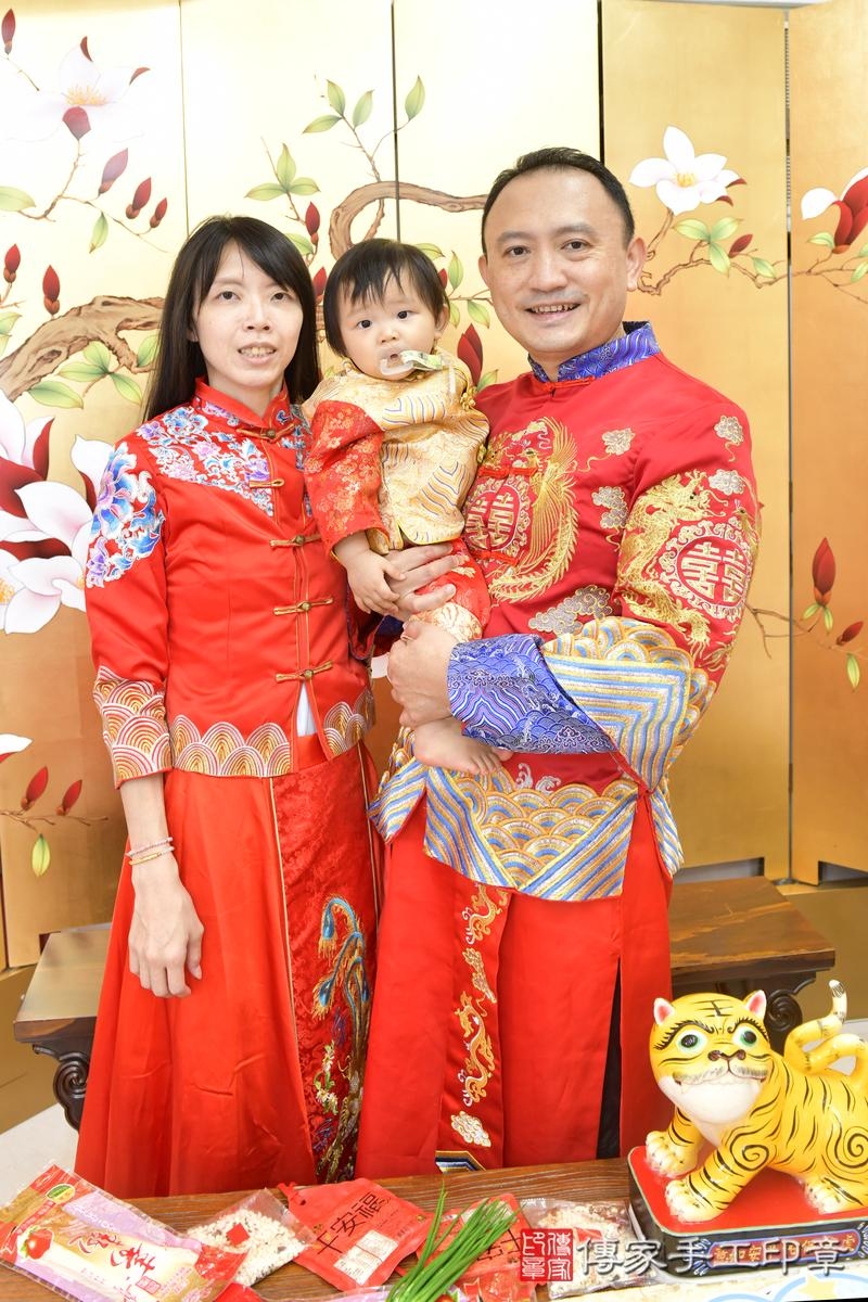 傳家手工印章新竹店、抓周、度晬、中國風會場、抓周道具物品、抓周證書、滿周歲、騰騰寶寶、新竹市、拍照、生日快樂 傳家手工印章新竹店、抓周、度晬、中國風會場、抓周道具物品、抓周證書、滿周歲、騰騰寶寶、新竹市、拍照、生日快樂