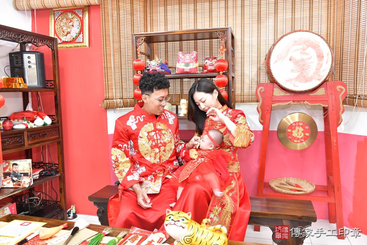傳家手工印章高雄店、收涎、四個月、收涎餅、吉祥話、沁沁寶寶、高雄市、拍照、生日快樂 傳家手工印章高雄店、收涎、四個月、收涎餅、吉祥話、沁沁寶寶、高雄市、拍照、生日快樂