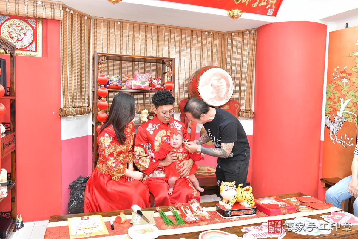 傳家手工印章高雄店、收涎、四個月、收涎餅、吉祥話、沁沁寶寶、高雄市、拍照、生日快樂 傳家手工印章高雄店、收涎、四個月、收涎餅、吉祥話、沁沁寶寶、高雄市、拍照、生日快樂
