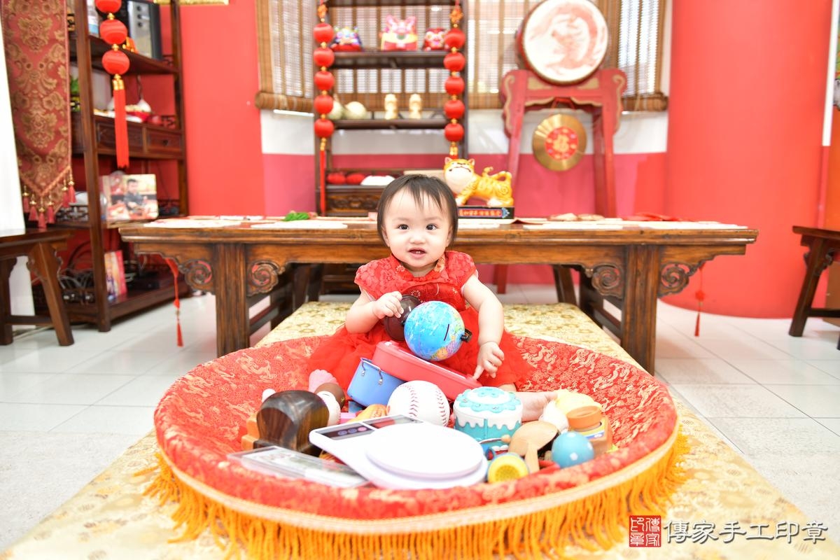 傳家手工印章高雄店、抓周、度晬、中國風會場、抓周道具物品、抓周證書、滿周歲、田田寶寶、高雄市、拍照、生日快樂 傳家手工印章高雄店、抓周、度晬、中國風會場、抓周道具物品、抓周證書、滿周歲、田田寶寶、高雄市、拍照、生日快樂