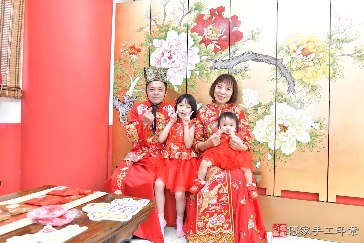 傳家手工印章高雄店、抓周、度晬、中國風會場、抓周道具物品、抓周證書、滿周歲、田田寶寶、高雄市、拍照、生日快樂 傳家手工印章高雄店、抓周、度晬、中國風會場、抓周道具物品、抓周證書、滿周歲、田田寶寶、高雄市、拍照、生日快樂