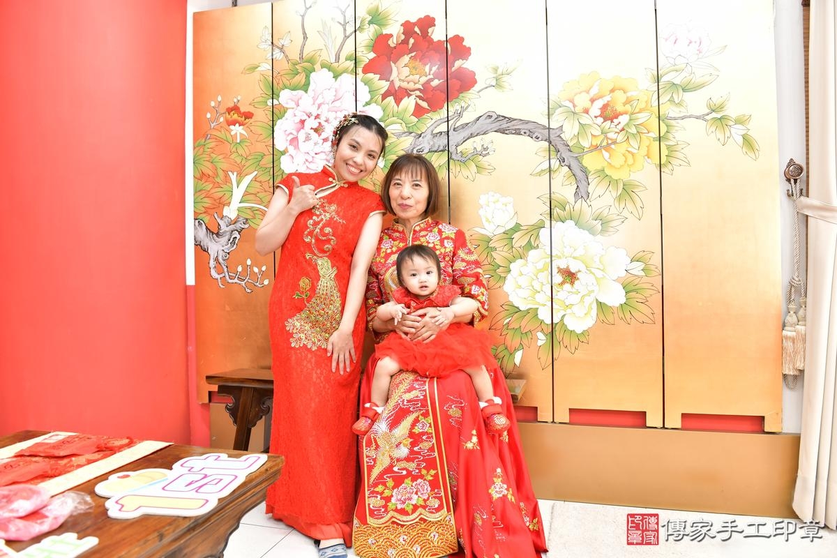 傳家手工印章高雄店、抓周、度晬、中國風會場、抓周道具物品、抓周證書、滿周歲、田田寶寶、高雄市、拍照、生日快樂 傳家手工印章高雄店、抓周、度晬、中國風會場、抓周道具物品、抓周證書、滿周歲、田田寶寶、高雄市、拍照、生日快樂