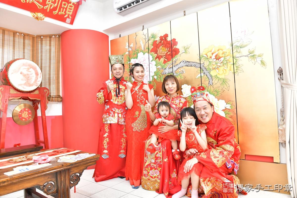 傳家手工印章高雄店、抓周、度晬、中國風會場、抓周道具物品、抓周證書、滿周歲、田田寶寶、高雄市、拍照、生日快樂 傳家手工印章高雄店、抓周、度晬、中國風會場、抓周道具物品、抓周證書、滿周歲、田田寶寶、高雄市、拍照、生日快樂