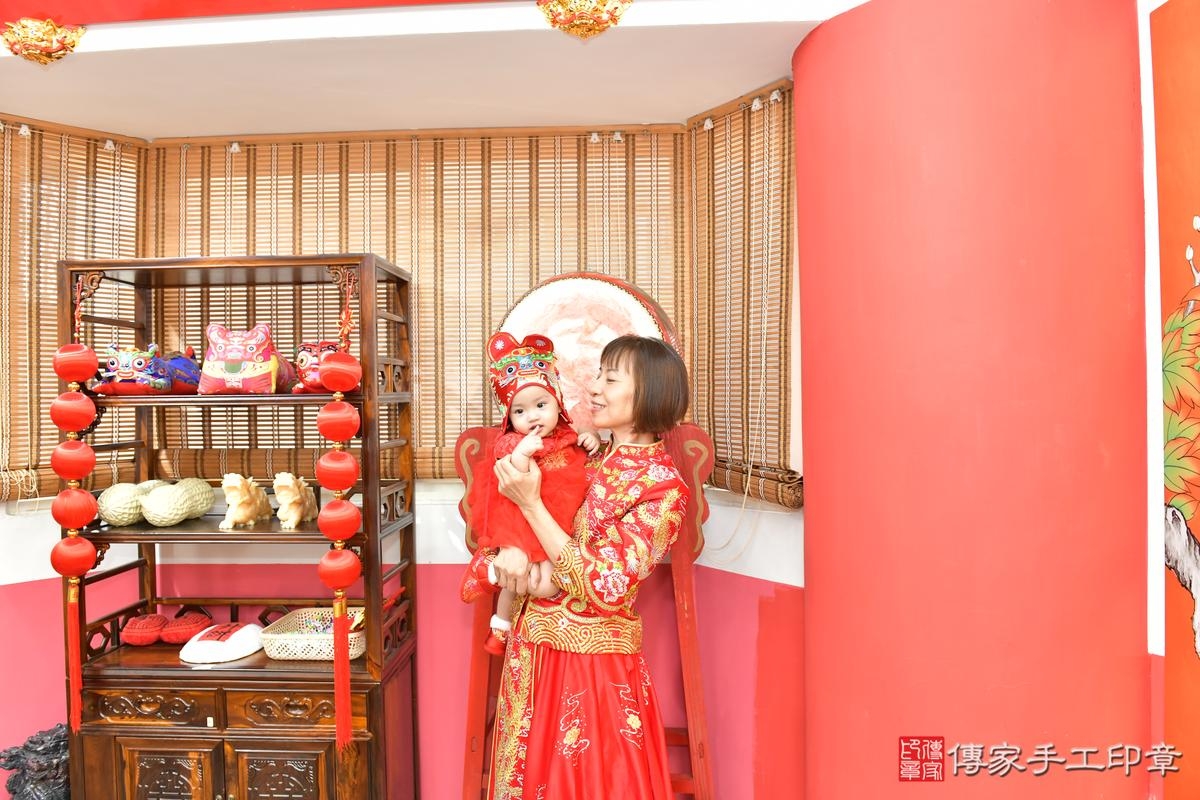 傳家手工印章高雄店、抓周、度晬、中國風會場、抓周道具物品、抓周證書、滿周歲、田田寶寶、高雄市、拍照、生日快樂 傳家手工印章高雄店、抓周、度晬、中國風會場、抓周道具物品、抓周證書、滿周歲、田田寶寶、高雄市、拍照、生日快樂