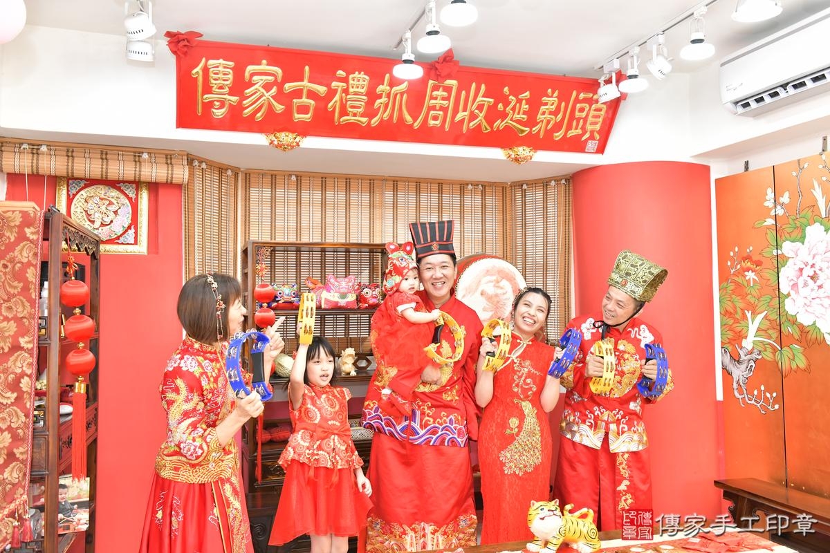 傳家手工印章高雄店、抓周、度晬、中國風會場、抓周道具物品、抓周證書、滿周歲、田田寶寶、高雄市、拍照、生日快樂 傳家手工印章高雄店、抓周、度晬、中國風會場、抓周道具物品、抓周證書、滿周歲、田田寶寶、高雄市、拍照、生日快樂