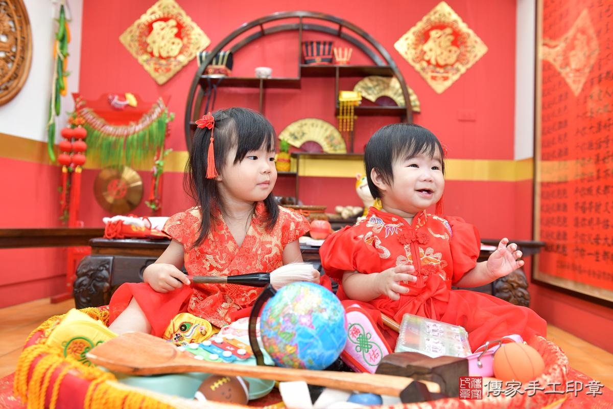 傳家手工印章桃園店、抓周、度晬、中國風會場、抓周道具物品、抓周證書、滿周歲、彤彤寶寶、桃園市、拍照、生日快樂 傳家手工印章桃園店、抓周、度晬、中國風會場、抓周道具物品、抓周證書、滿周歲、彤彤寶寶、桃園市、拍照、生日快樂