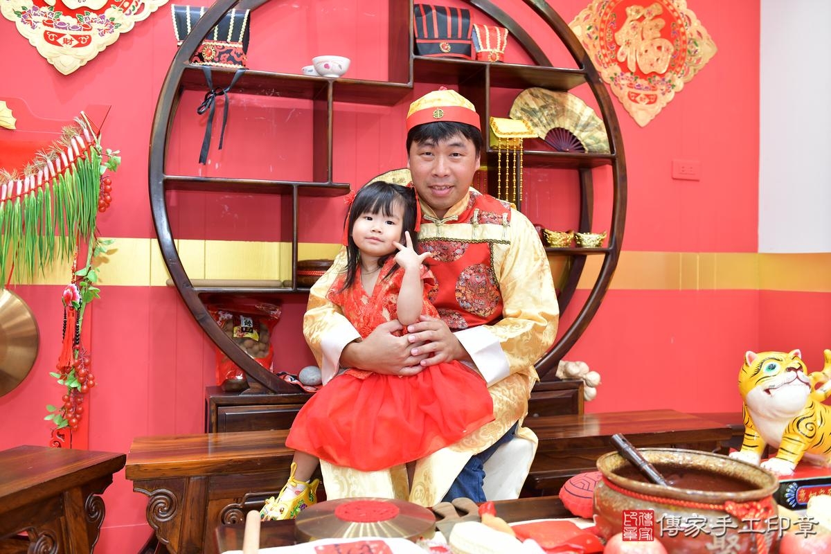 傳家手工印章桃園店、抓周、度晬、中國風會場、抓周道具物品、抓周證書、滿周歲、彤彤寶寶、桃園市、拍照、生日快樂 傳家手工印章桃園店、抓周、度晬、中國風會場、抓周道具物品、抓周證書、滿周歲、彤彤寶寶、桃園市、拍照、生日快樂
