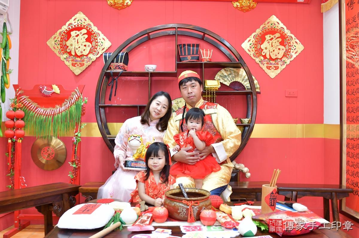 傳家手工印章桃園店、抓周、度晬、中國風會場、抓周道具物品、抓周證書、滿周歲、彤彤寶寶、桃園市、拍照、生日快樂 傳家手工印章桃園店、抓周、度晬、中國風會場、抓周道具物品、抓周證書、滿周歲、彤彤寶寶、桃園市、拍照、生日快樂