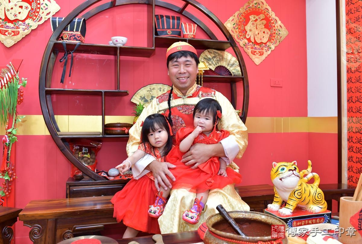 傳家手工印章桃園店、抓周、度晬、中國風會場、抓周道具物品、抓周證書、滿周歲、彤彤寶寶、桃園市、拍照、生日快樂 傳家手工印章桃園店、抓周、度晬、中國風會場、抓周道具物品、抓周證書、滿周歲、彤彤寶寶、桃園市、拍照、生日快樂