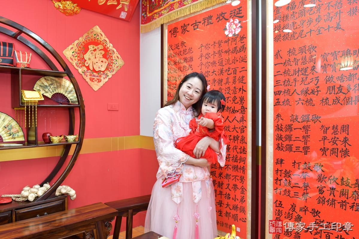 傳家手工印章桃園店、抓周、度晬、中國風會場、抓周道具物品、抓周證書、滿周歲、彤彤寶寶、桃園市、拍照、生日快樂 傳家手工印章桃園店、抓周、度晬、中國風會場、抓周道具物品、抓周證書、滿周歲、彤彤寶寶、桃園市、拍照、生日快樂