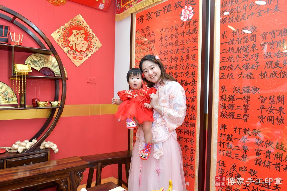 傳家手工印章桃園店、抓周、度晬、中國風會場、抓周道具物品、抓周證書、滿周歲、彤彤寶寶、桃園市、拍照、生日快樂 傳家手工印章桃園店、抓周、度晬、中國風會場、抓周道具物品、抓周證書、滿周歲、彤彤寶寶、桃園市、拍照、生日快樂