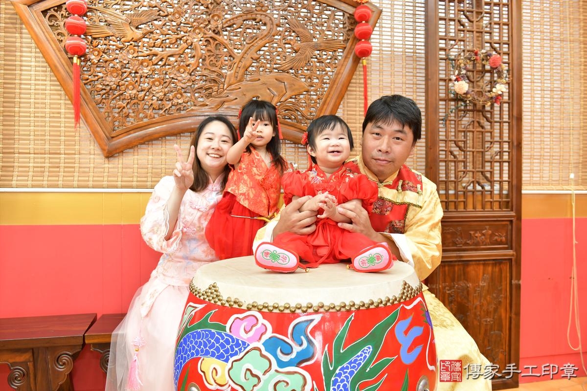 傳家手工印章桃園店、抓周、度晬、中國風會場、抓周道具物品、抓周證書、滿周歲、彤彤寶寶、桃園市、拍照、生日快樂 傳家手工印章桃園店、抓周、度晬、中國風會場、抓周道具物品、抓周證書、滿周歲、彤彤寶寶、桃園市、拍照、生日快樂