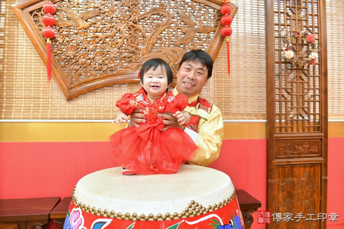 傳家手工印章桃園店、抓周、度晬、中國風會場、抓周道具物品、抓周證書、滿周歲、彤彤寶寶、桃園市、拍照、生日快樂 傳家手工印章桃園店、抓周、度晬、中國風會場、抓周道具物品、抓周證書、滿周歲、彤彤寶寶、桃園市、拍照、生日快樂