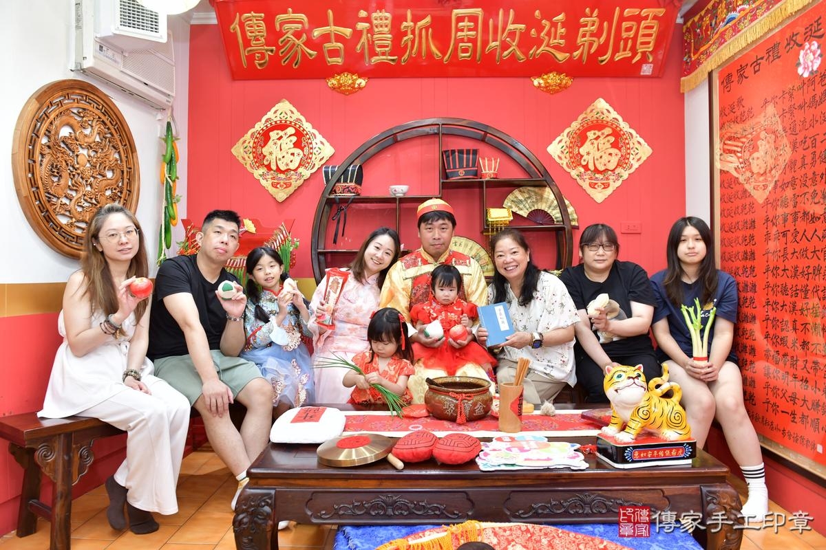 傳家手工印章桃園店、抓周、度晬、中國風會場、抓周道具物品、抓周證書、滿周歲、彤彤寶寶、桃園市、拍照、生日快樂 傳家手工印章桃園店、抓周、度晬、中國風會場、抓周道具物品、抓周證書、滿周歲、彤彤寶寶、桃園市、拍照、生日快樂