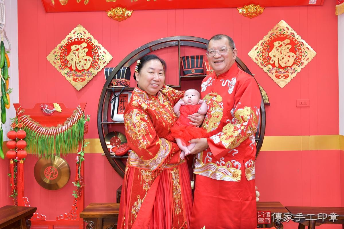 傳家手工印章桃園店、抓周、度晬、中國風會場、抓周道具物品、抓周證書、滿周歲、欣欣寶寶、桃園市、拍照、生日快樂 傳家手工印章桃園店、抓周、度晬、中國風會場、抓周道具物品、抓周證書、滿周歲、欣欣寶寶、桃園市、拍照、生日快樂
