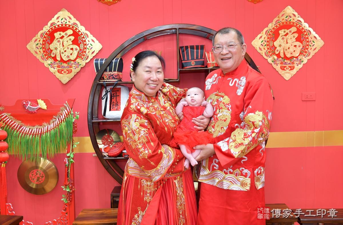 傳家手工印章桃園店、抓周、度晬、中國風會場、抓周道具物品、抓周證書、滿周歲、欣欣寶寶、桃園市、拍照、生日快樂 傳家手工印章桃園店、抓周、度晬、中國風會場、抓周道具物品、抓周證書、滿周歲、欣欣寶寶、桃園市、拍照、生日快樂