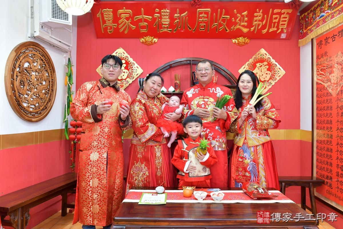 傳家手工印章桃園店、抓周、度晬、中國風會場、抓周道具物品、抓周證書、滿周歲、欣欣寶寶、桃園市、拍照、生日快樂 傳家手工印章桃園店、抓周、度晬、中國風會場、抓周道具物品、抓周證書、滿周歲、欣欣寶寶、桃園市、拍照、生日快樂