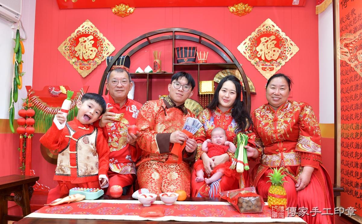 傳家手工印章桃園店、抓周、度晬、中國風會場、抓周道具物品、抓周證書、滿周歲、欣欣寶寶、桃園市、拍照、生日快樂 傳家手工印章桃園店、抓周、度晬、中國風會場、抓周道具物品、抓周證書、滿周歲、欣欣寶寶、桃園市、拍照、生日快樂