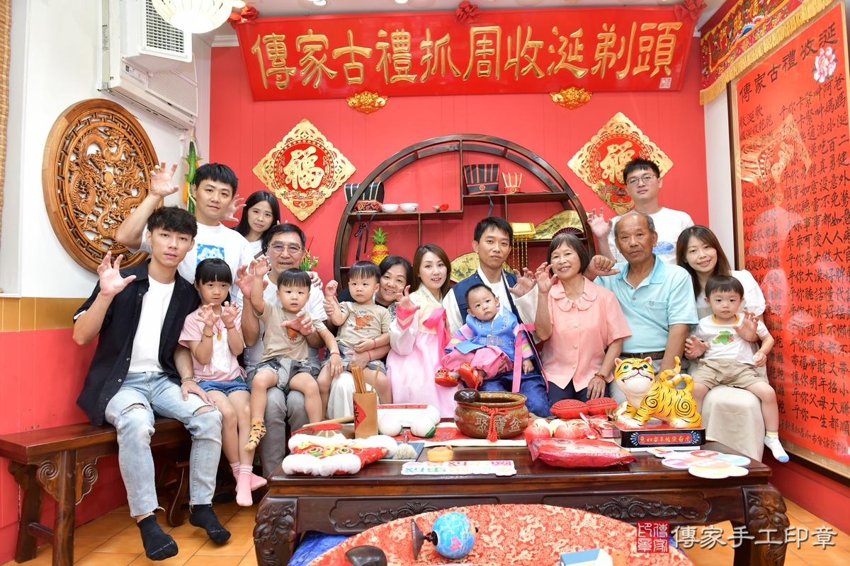 傳家手工印章桃園店、抓周、度晬、中國風會場、抓周道具物品、抓周證書、滿周歲、廷廷寶寶、桃園市、拍照、生日快樂 傳家手工印章桃園店、抓周、度晬、中國風會場、抓周道具物品、抓周證書、滿周歲、廷廷寶寶、桃園市、拍照、生日快樂