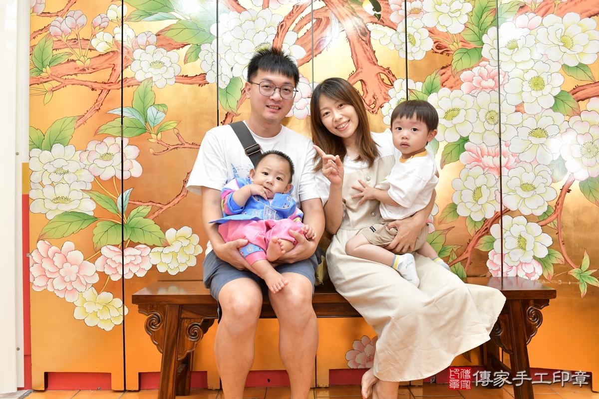 傳家手工印章桃園店、抓周、度晬、中國風會場、抓周道具物品、抓周證書、滿周歲、廷廷寶寶、桃園市、拍照、生日快樂 傳家手工印章桃園店、抓周、度晬、中國風會場、抓周道具物品、抓周證書、滿周歲、廷廷寶寶、桃園市、拍照、生日快樂