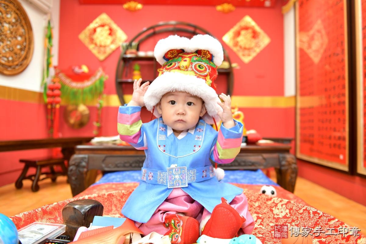 傳家手工印章桃園店、抓周、度晬、中國風會場、抓周道具物品、抓周證書、滿周歲、廷廷寶寶、桃園市、拍照、生日快樂 傳家手工印章桃園店、抓周、度晬、中國風會場、抓周道具物品、抓周證書、滿周歲、廷廷寶寶、桃園市、拍照、生日快樂