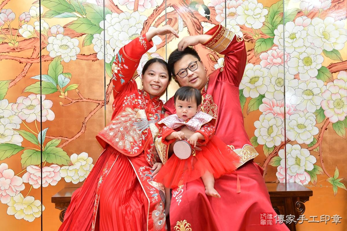傳家手工印章桃園店、抓周、度晬、中國風會場、抓周道具物品、抓周證書、滿周歲、小霏寶寶、桃園市、拍照、生日快樂 傳家手工印章桃園店、抓周、度晬、中國風會場、抓周道具物品、抓周證書、滿周歲、小霏寶寶、桃園市、拍照、生日快樂