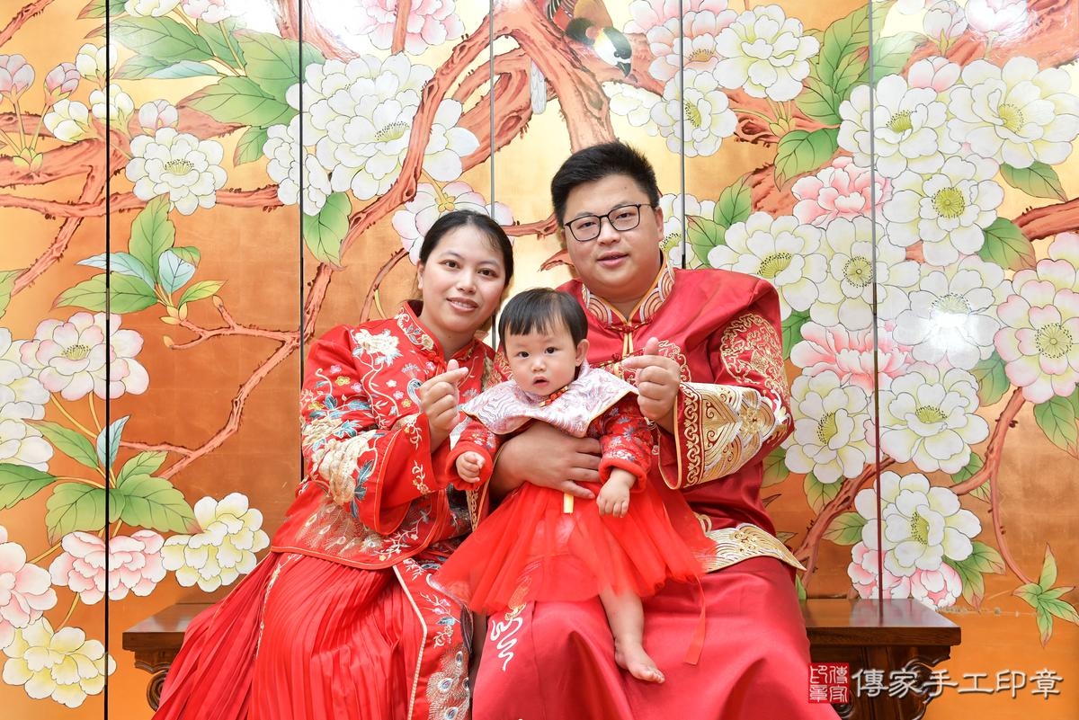 傳家手工印章桃園店、抓周、度晬、中國風會場、抓周道具物品、抓周證書、滿周歲、小霏寶寶、桃園市、拍照、生日快樂 傳家手工印章桃園店、抓周、度晬、中國風會場、抓周道具物品、抓周證書、滿周歲、小霏寶寶、桃園市、拍照、生日快樂