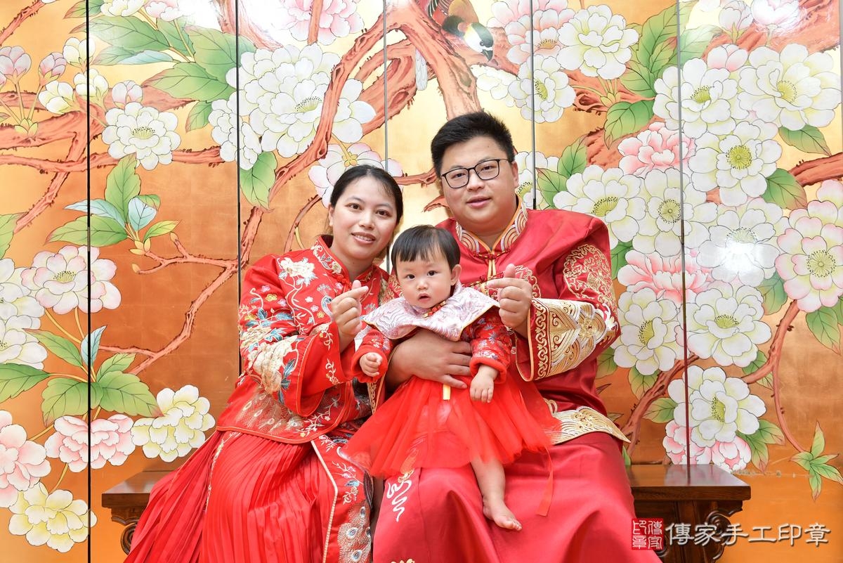 傳家手工印章桃園店、抓周、度晬、中國風會場、抓周道具物品、抓周證書、滿周歲、小霏寶寶、桃園市、拍照、生日快樂 傳家手工印章桃園店、抓周、度晬、中國風會場、抓周道具物品、抓周證書、滿周歲、小霏寶寶、桃園市、拍照、生日快樂