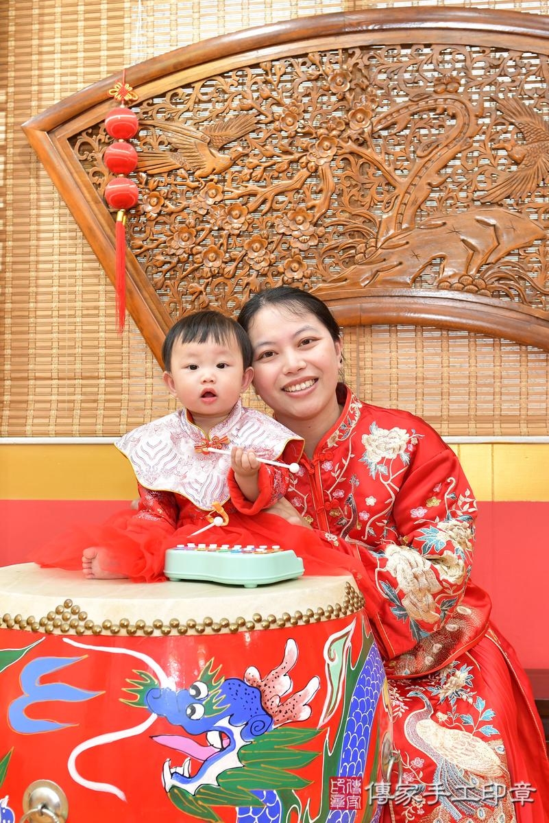 傳家手工印章桃園店、抓周、度晬、中國風會場、抓周道具物品、抓周證書、滿周歲、小霏寶寶、桃園市、拍照、生日快樂 傳家手工印章桃園店、抓周、度晬、中國風會場、抓周道具物品、抓周證書、滿周歲、小霏寶寶、桃園市、拍照、生日快樂