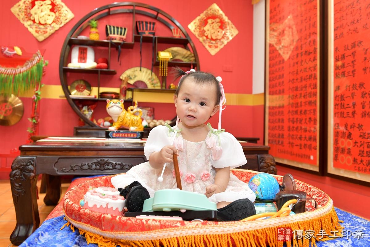 傳家手工印章桃園店、抓周、度晬、中國風會場、抓周道具物品、抓周證書、滿周歲、沂沂寶寶、桃園市、拍照、生日快樂 傳家手工印章桃園店、抓周、度晬、中國風會場、抓周道具物品、抓周證書、滿周歲、沂沂寶寶、桃園市、拍照、生日快樂