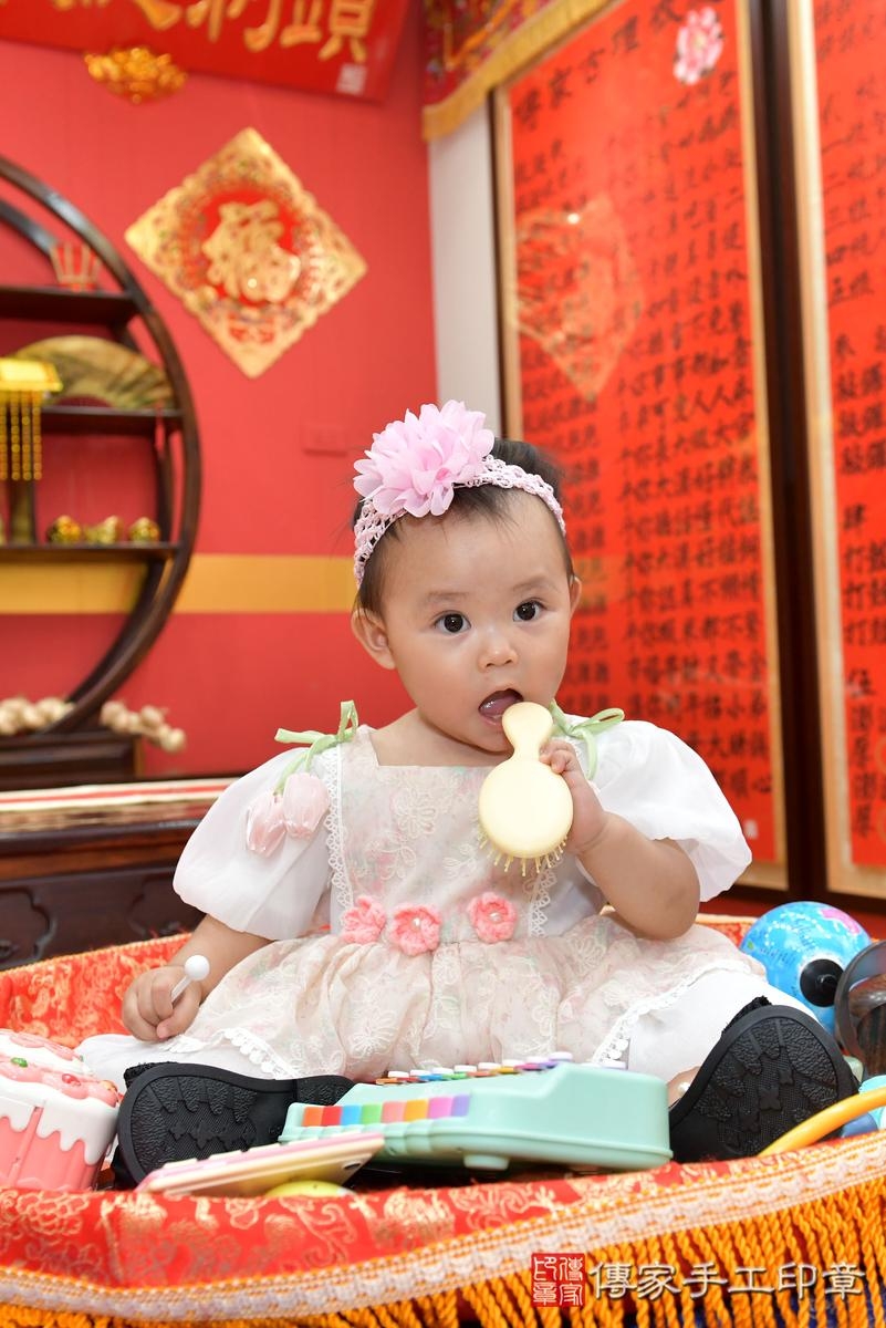傳家手工印章桃園店、抓周、度晬、中國風會場、抓周道具物品、抓周證書、滿周歲、沂沂寶寶、桃園市、拍照、生日快樂 傳家手工印章桃園店、抓周、度晬、中國風會場、抓周道具物品、抓周證書、滿周歲、沂沂寶寶、桃園市、拍照、生日快樂
