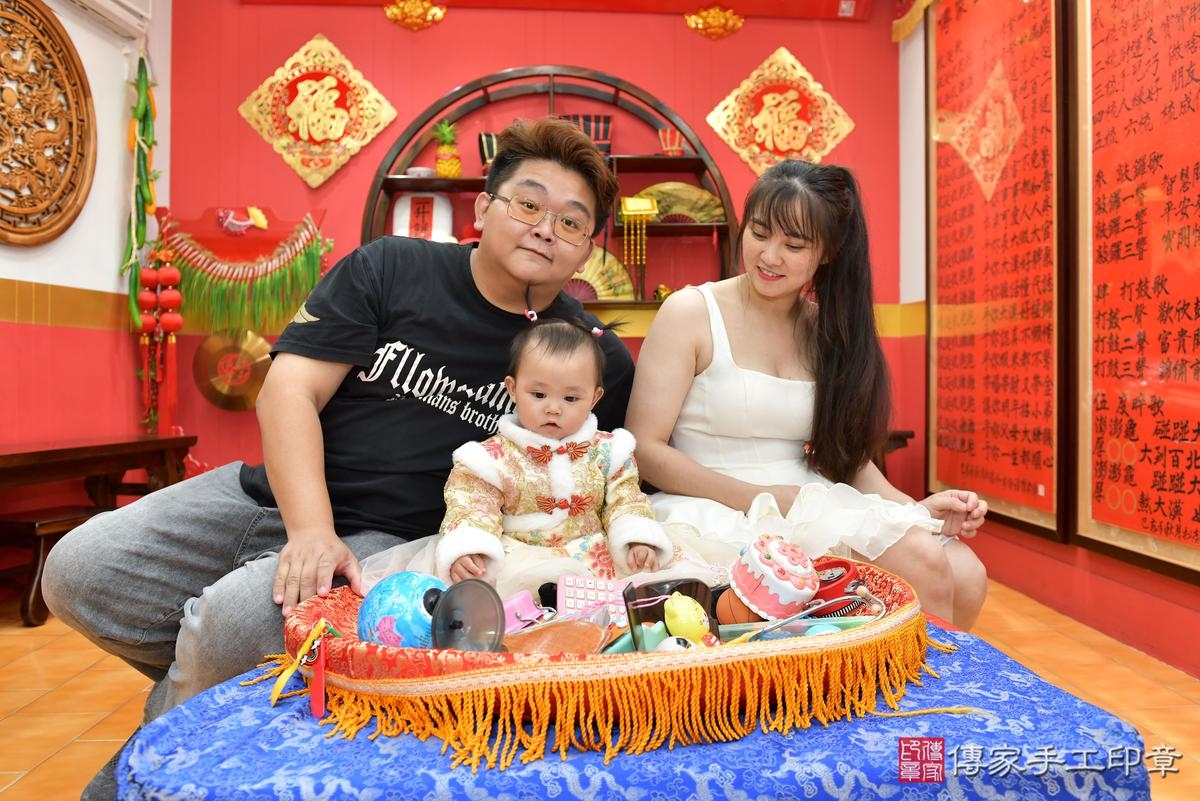 傳家手工印章桃園店、抓周、度晬、中國風會場、抓周道具物品、抓周證書、滿周歲、沂沂寶寶、桃園市、拍照、生日快樂 傳家手工印章桃園店、抓周、度晬、中國風會場、抓周道具物品、抓周證書、滿周歲、沂沂寶寶、桃園市、拍照、生日快樂