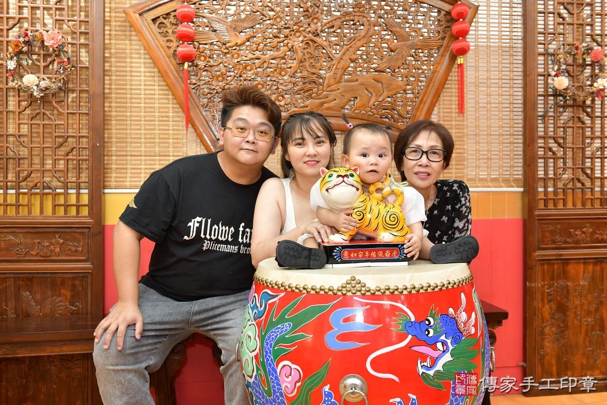 傳家手工印章桃園店、抓周、度晬、中國風會場、抓周道具物品、抓周證書、滿周歲、沂沂寶寶、桃園市、拍照、生日快樂 傳家手工印章桃園店、抓周、度晬、中國風會場、抓周道具物品、抓周證書、滿周歲、沂沂寶寶、桃園市、拍照、生日快樂