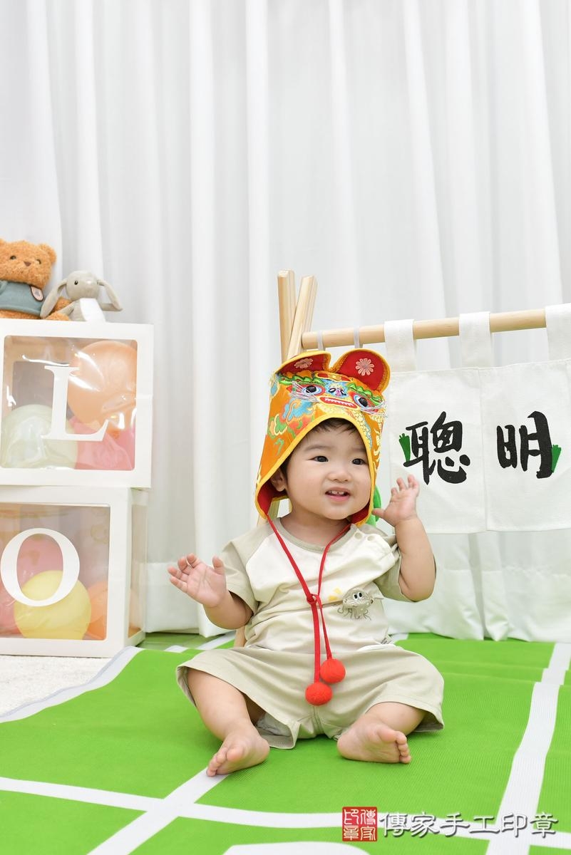 傳家手工印章桃園店、美式抓周、抓周道具、未來職業、滿周歲、宸宸寶寶、桃園市、拍照、生日快樂 傳家手工印章桃園店、美式抓周、抓周道具、未來職業、滿周歲、宸宸寶寶、桃園市、拍照、生日快樂