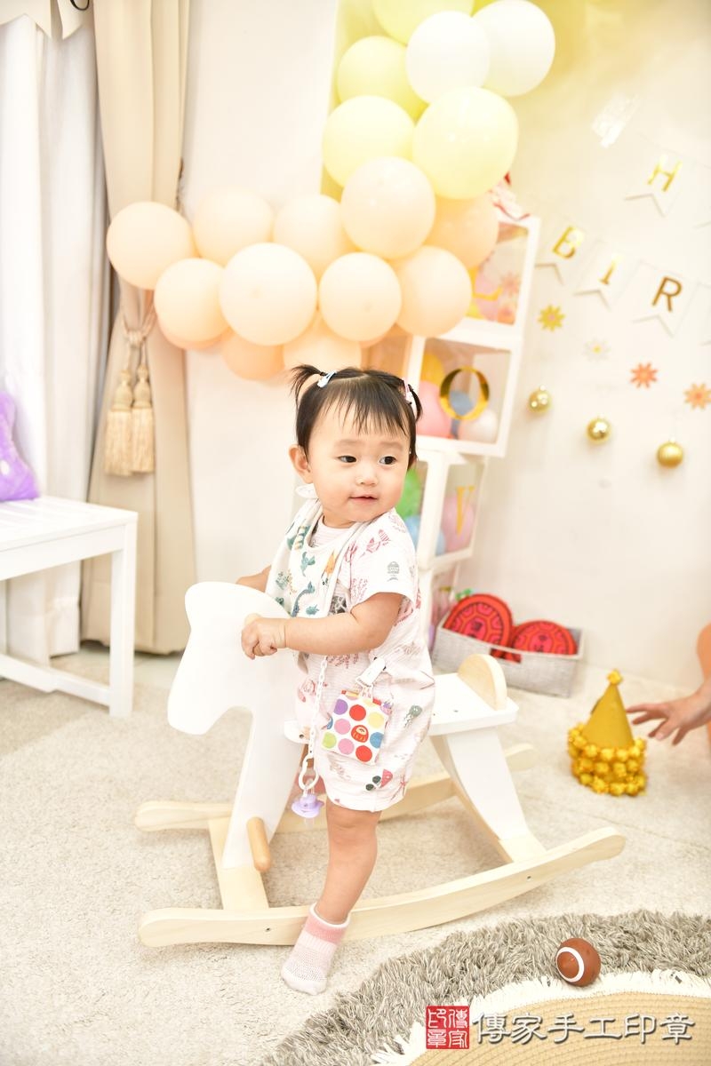 傳家手工印章高雄店、抓周、度晬、中國風會場、抓周道具物品、抓周證書、滿周歲、軒軒寶寶、高雄市、拍照、生日快樂 傳家手工印章高雄店、抓周、度晬、中國風會場、抓周道具物品、抓周證書、滿周歲、軒軒寶寶、高雄市、拍照、生日快樂