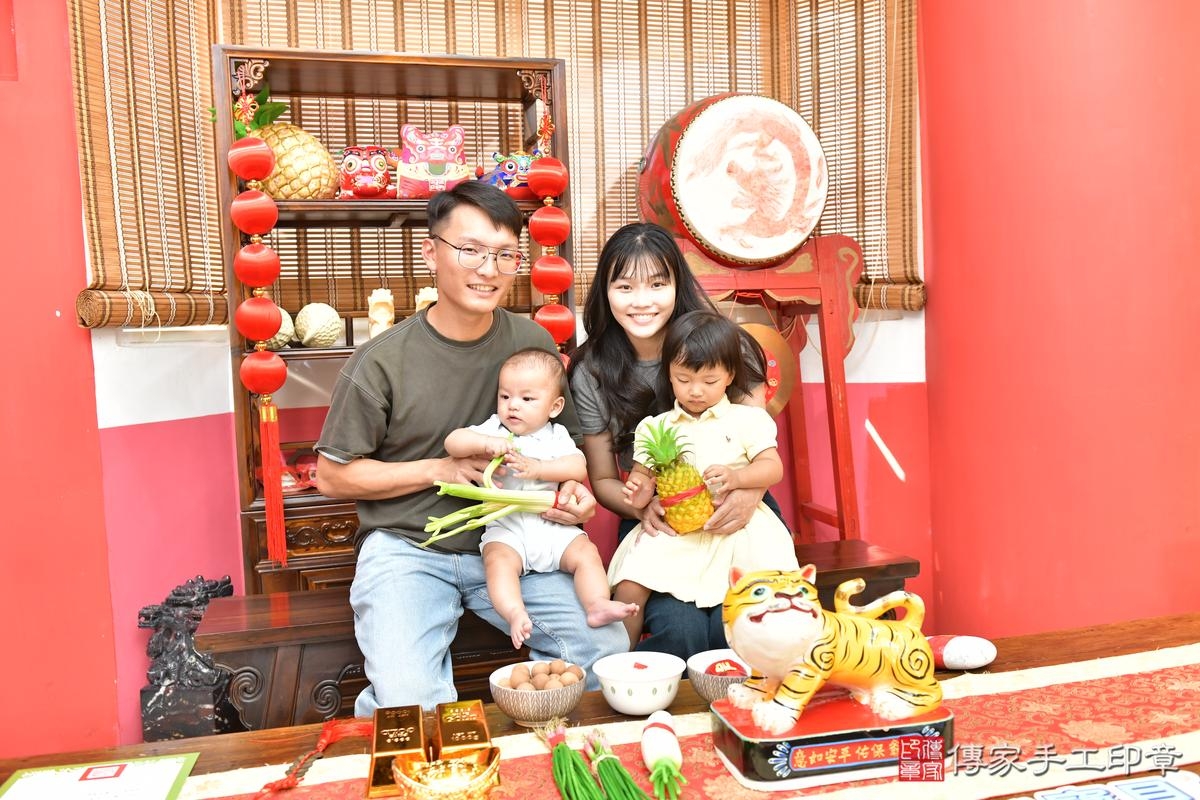 傳家手工印章高雄店、剃頭、滿月、剃胎毛、剃頭十禮、小恩寶寶、高雄市、拍照、生日快樂 傳家手工印章高雄店、剃頭、滿月、剃胎毛、剃頭十禮、小恩寶寶、高雄市、拍照、生日快樂
